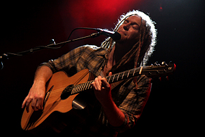 Photo Of Newton Faulkner © Copyright Trigger