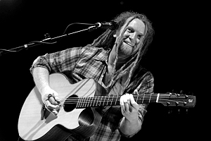 Photo Of Newton Faulkner © Copyright Trigger