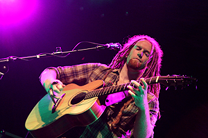 Photo Of Newton Faulkner © Copyright Trigger