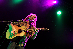 Photo Of Newton Faulkner © Copyright Trigger