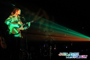 Photo Of Newton faulkner  © Copyright Jazza Wallace